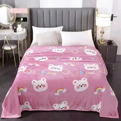 Chăn tuyết sữa thế hệ mới màu đỏ trải trên giường phòng ngủ